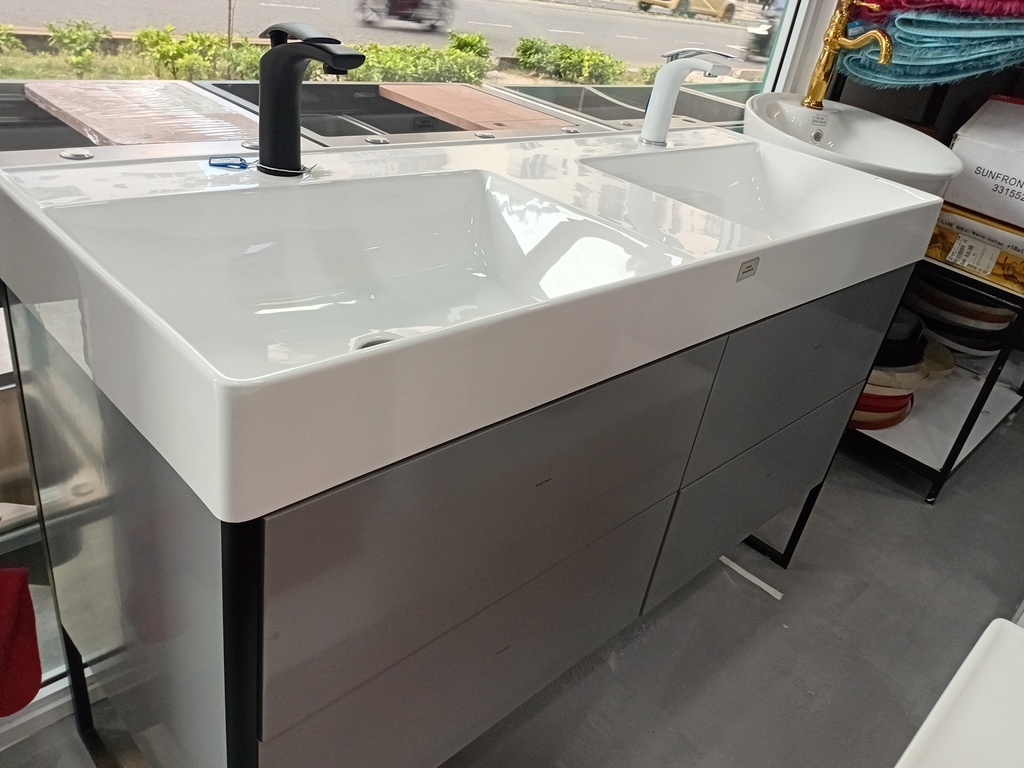 Double Basin With Mirror