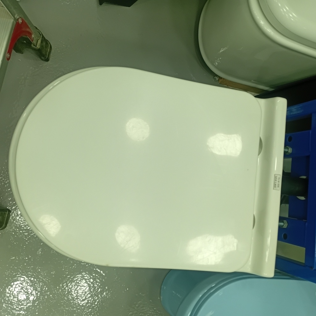P-trap,180mm washdown wall-hung toilet"570*370*410 white Box Code: BH 0108