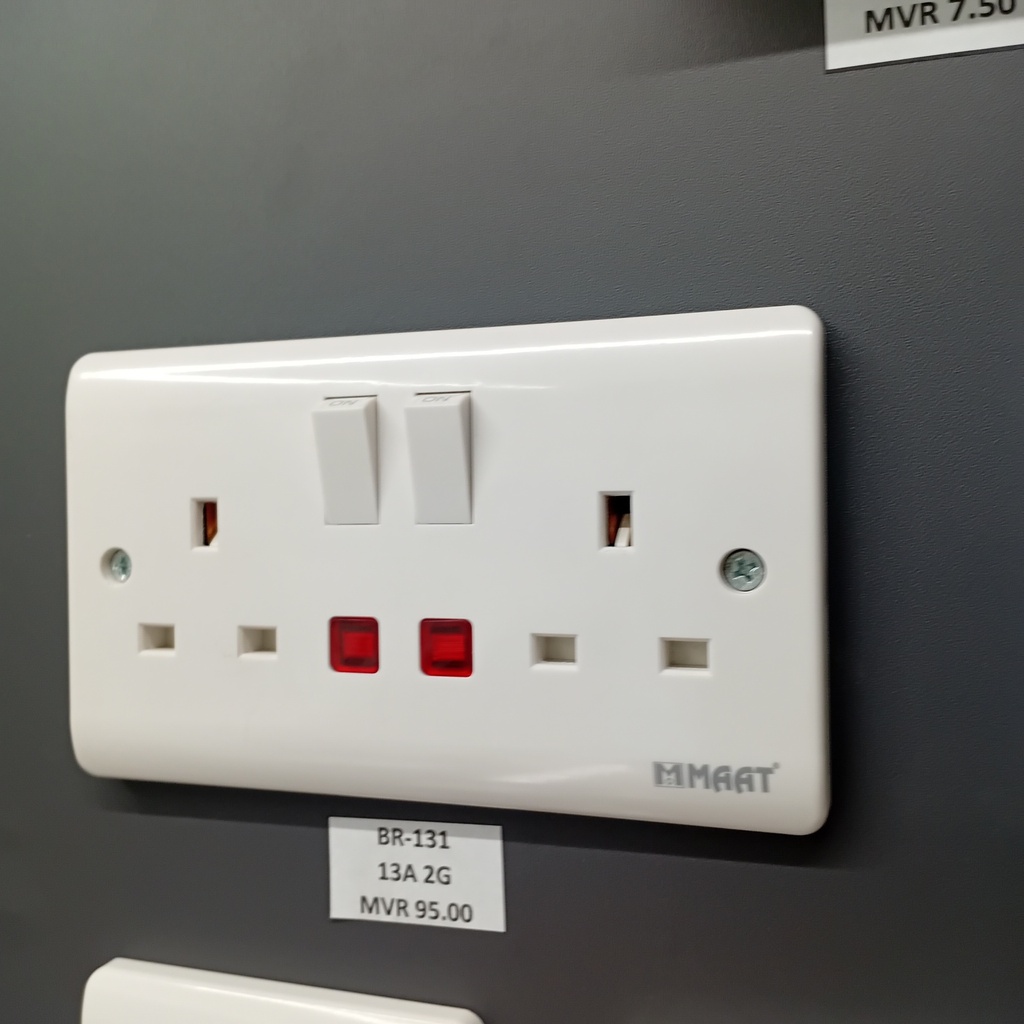 MAAT Z408 13A 2 G SWITCH SOCKET W/NEON 2P