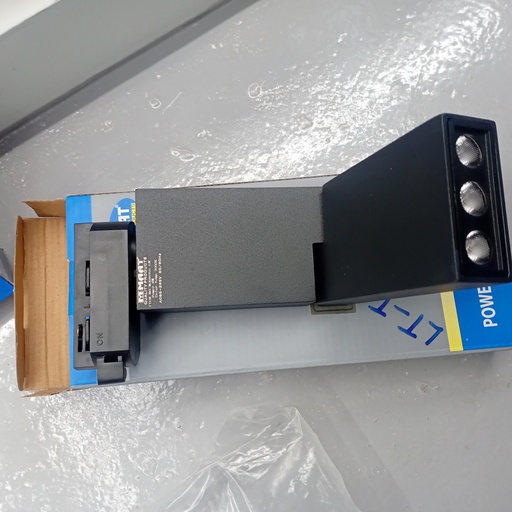 [LT-TRL-003] TRACK LIGHT BLACK (WARM LIGHT) LT-TRL-003
 TRACK SQ J D2066-6W-BK=WW 3000 K